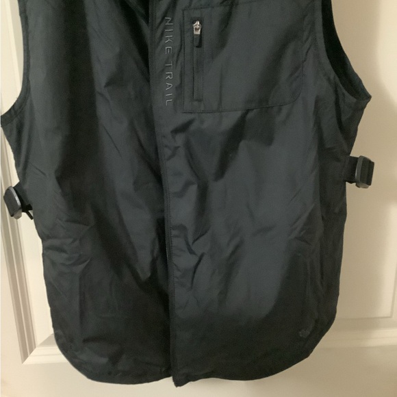 Nike Golf Vest and Therma Fit Half Zip Top - Picture 8 of 9